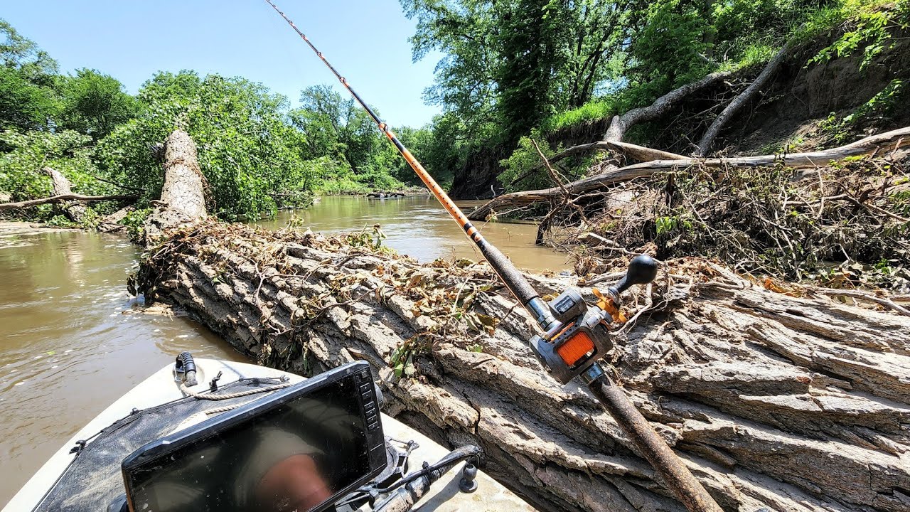 Kayak Fishing HEAVY COVER!! (Island Campout)