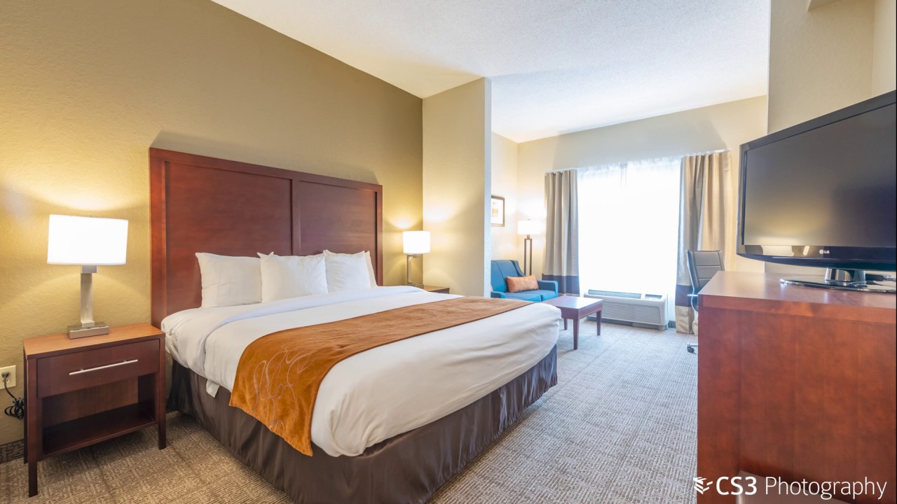 CS3 How To: Photograph a Hotel