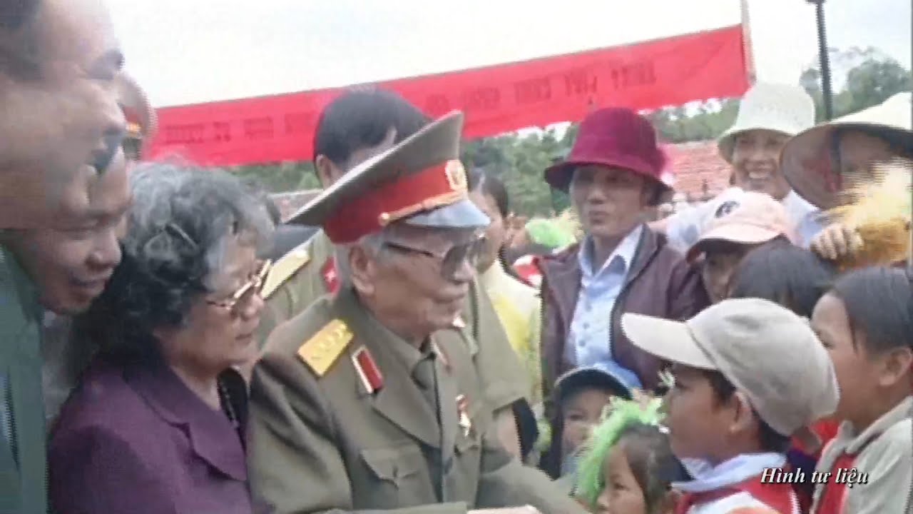 ĐIỆN BIÊN - ĐẠI TƯỚNG VÕ NGUYÊN GIÁP VỚI NHÂN DÂN MƯỜNG PHĂNG