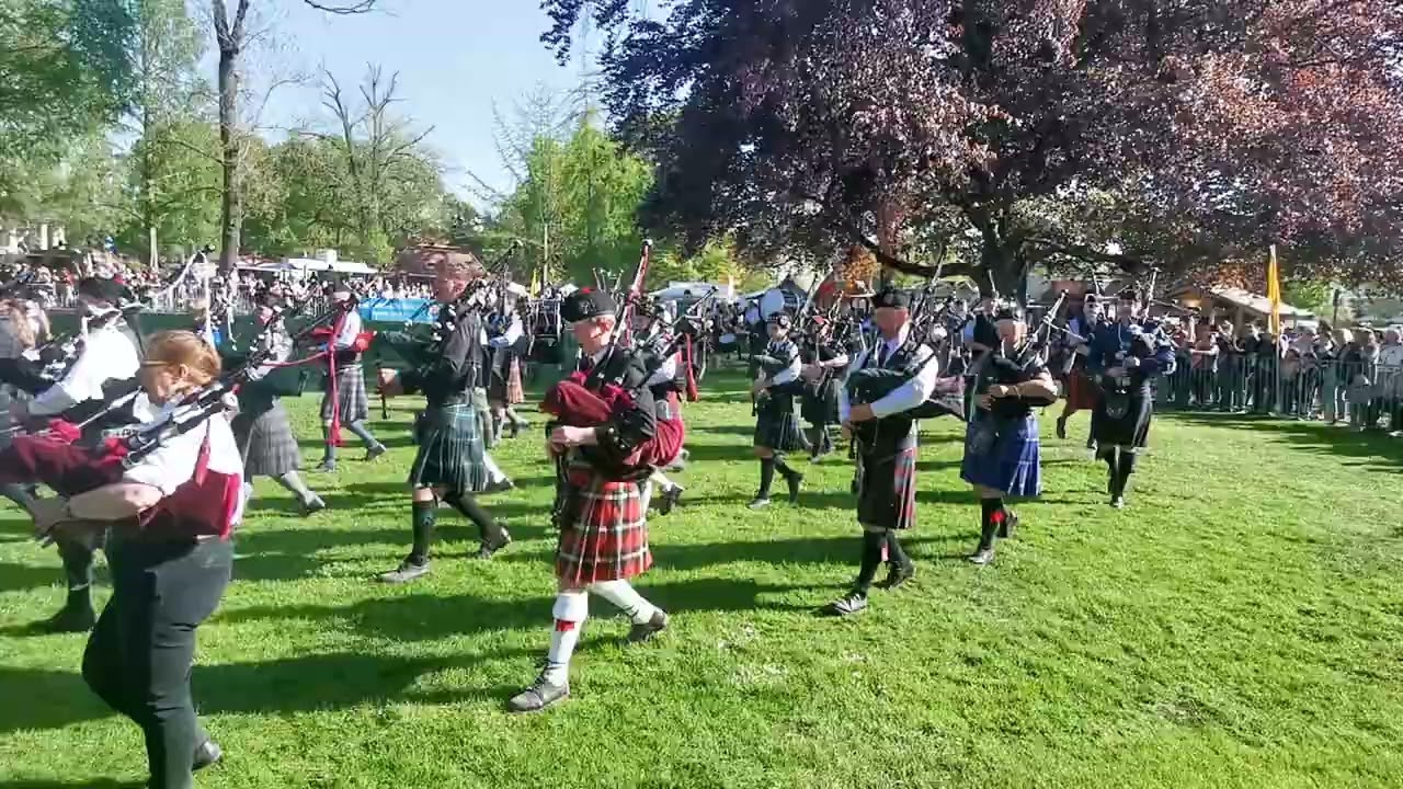 The Owl Town Pipe & Drum Band  auf dem Highland  Gathering Peine 08.05.2022 - Ausmarsch