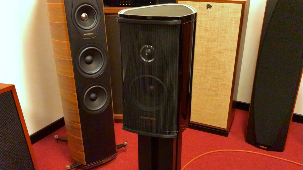 The delicious Sonus Faber OLYMPICA 1 bookshelf speakers!