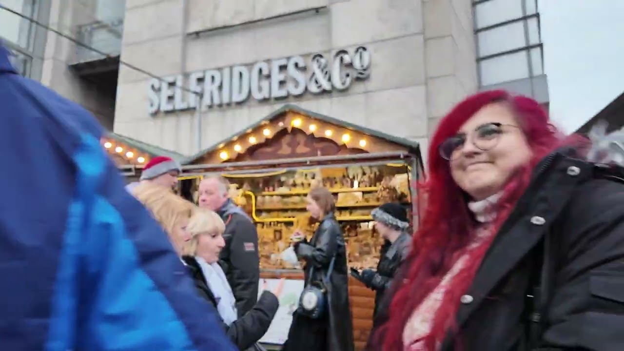 LONDON NOEL BAZAAR STREET WALKING