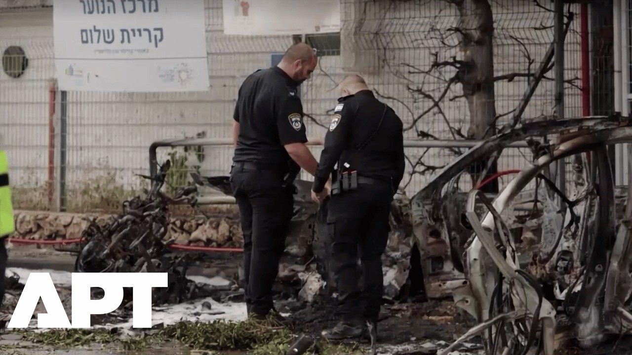 СМОТРИТЕ | Иранский ракетный удар по Тель-Авиву, оставивший воронку и сгоревшие автомобили, война...