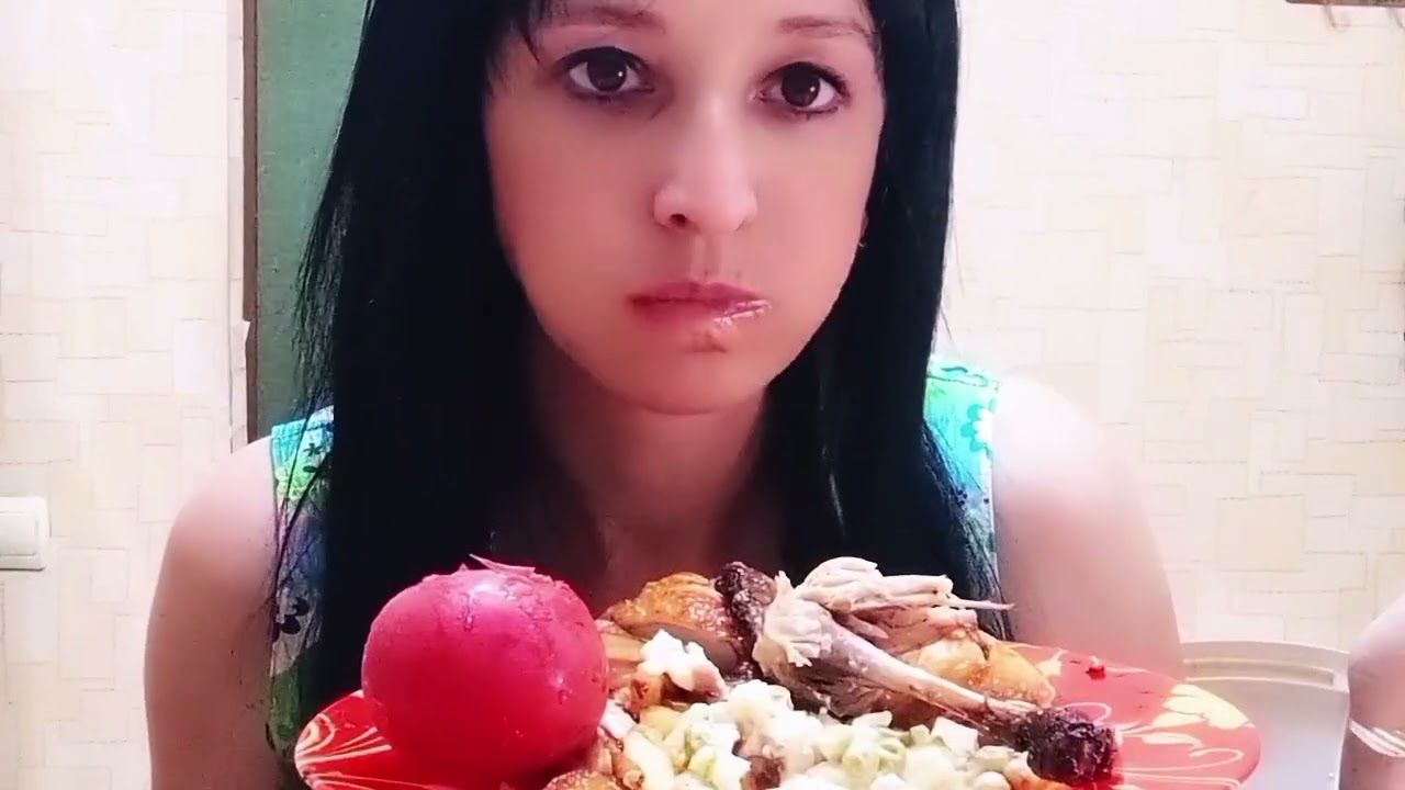 МУКБАНГ/КУРИЦА ГРИЛЬ /КАРТОШКА /ОЛИВЬЕ/ПОМИДОРЫ