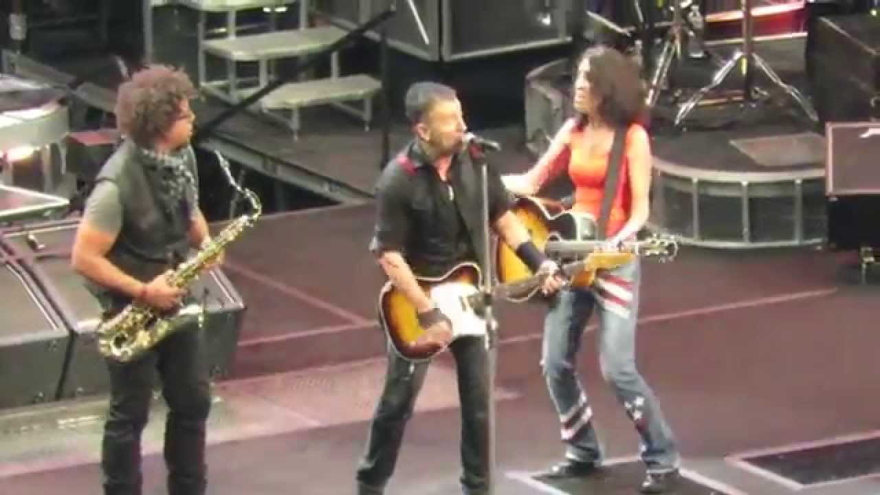 Bruce Springsteen at Sunrise Florida April 29, 2014 BB&T Center - Dancing In The Dark Dance With Fan