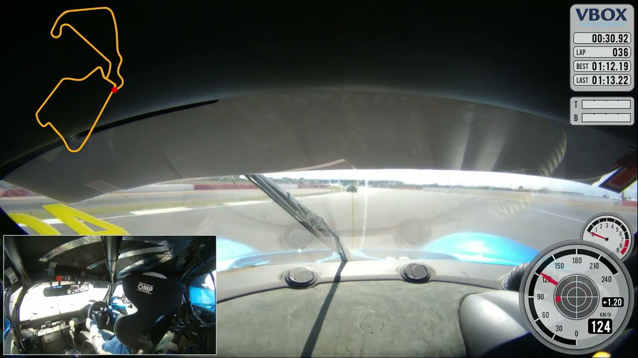 Last lap battle, Silverstone International Circuit, M3 vs Lotus Elise
