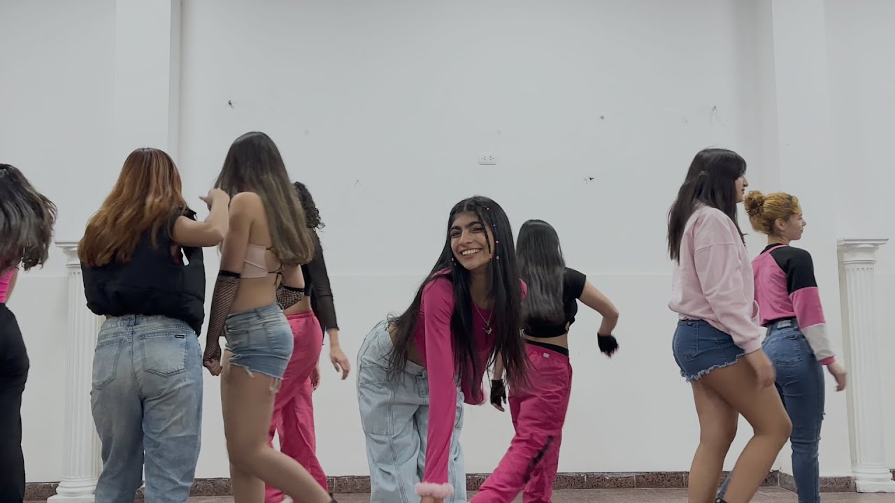 Shows🎤 -  Baila RoseCrew