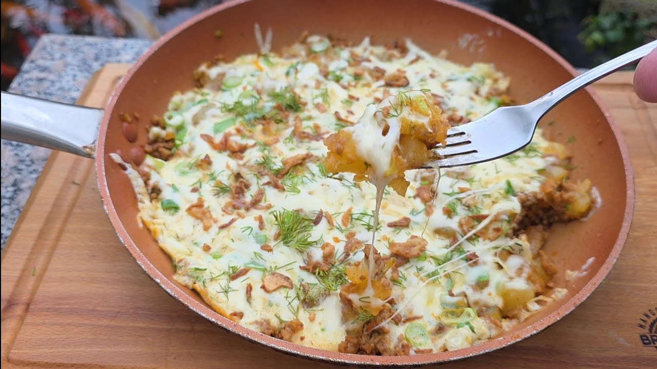 OMLETĂ ȚIGĂNEASCĂ. MAI BUNĂ CA O PIZZA! CARNE TOCATĂ SI CARTOFI PRĂJITI ASA CUM NU AI MANCAT!