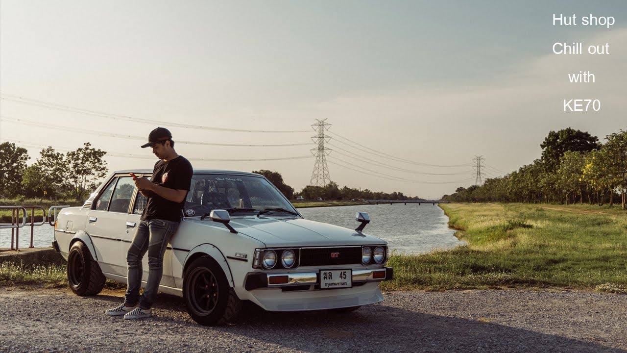 Hut shop chill out with Toyota Corolla KE70
