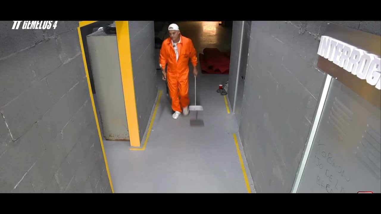 FRANK CUESTA ES EL PRIMERO EN DESPERTARSE EN LA CARCEL DE LOS GEMELOS 