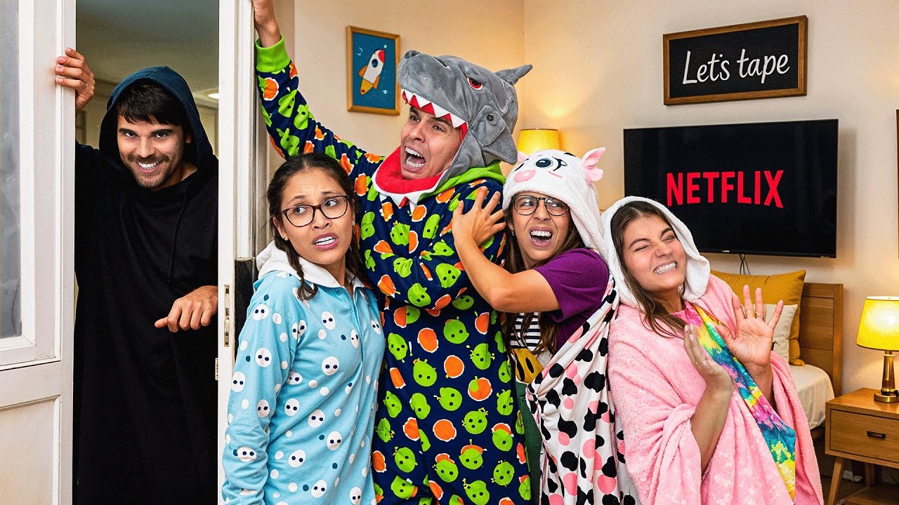 O VIZINHO MALUCO INVADIU A FESTA DO PIJAMA NA MANSÃO! *Muito medo