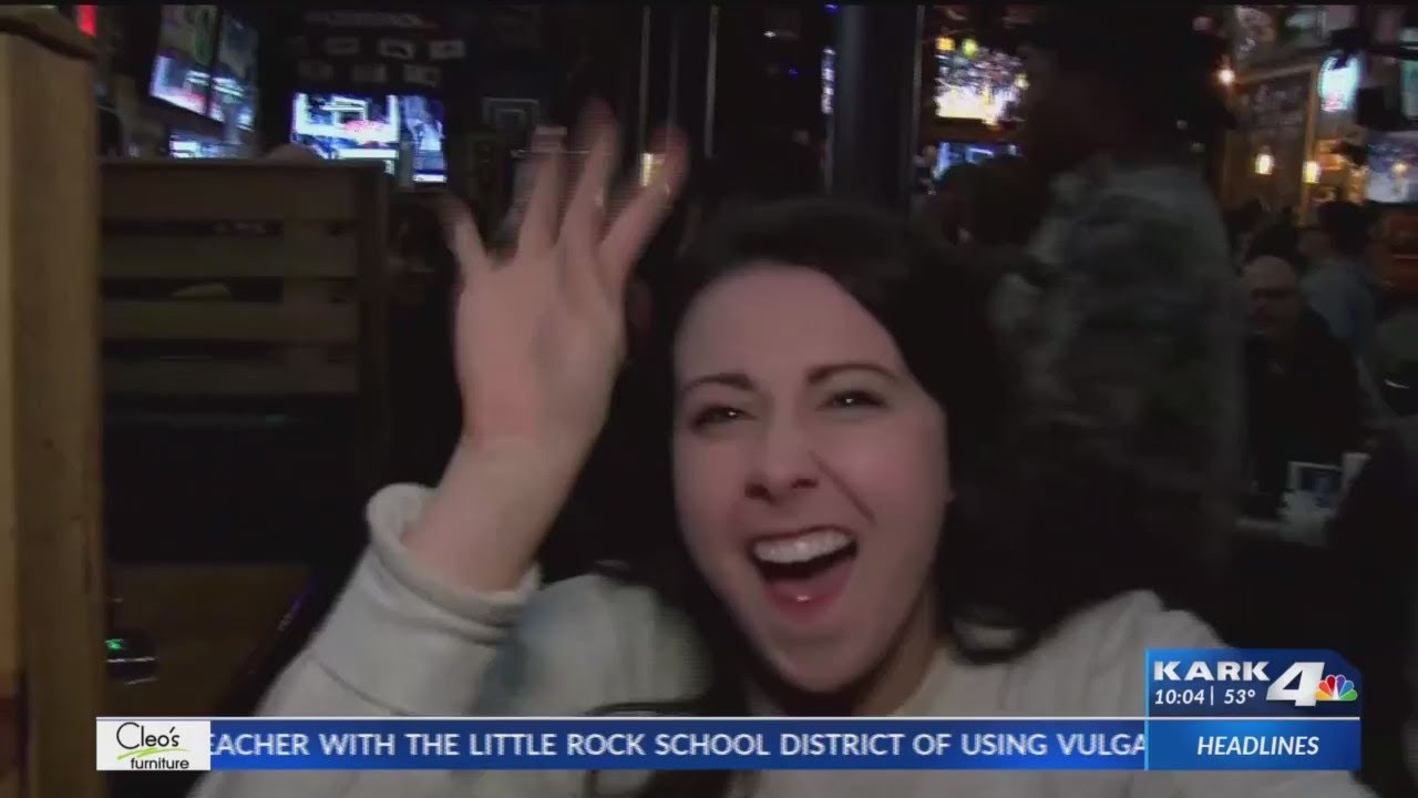WOO PIG SOOIE: Arkansas fans catch Elite 8 fever after win against Gonzaga