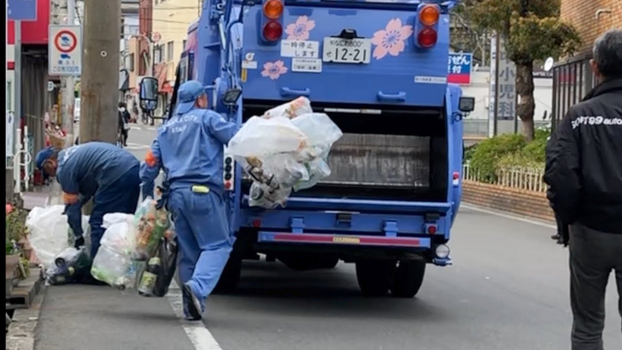 はたらくくるまのゴミ収集車（OSAKA）赤とんぼ♪