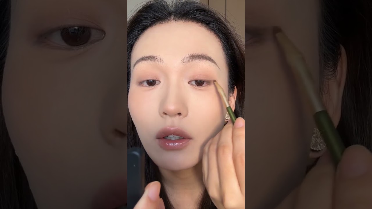 Learn Pro Eyeliner in 3 Steps! Master the Look with Our Tutorial
