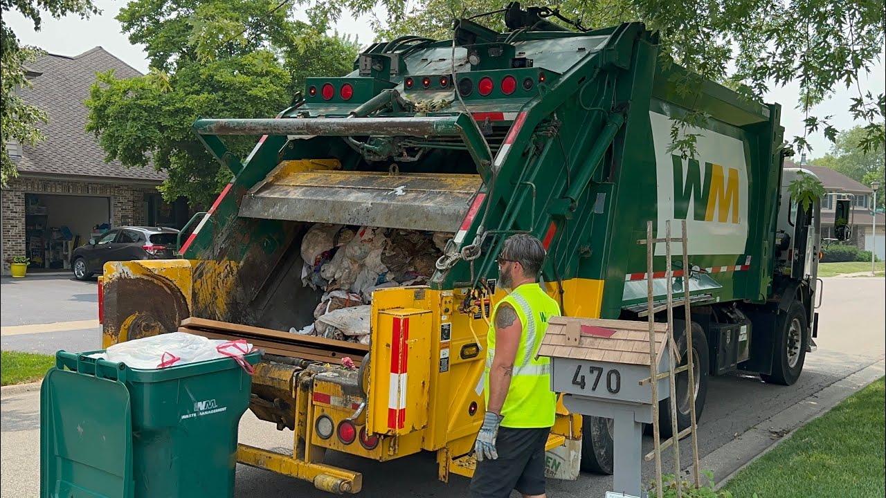 Waste Management Pete 520 Heil PT1000 Rear Loader Garbage Truck