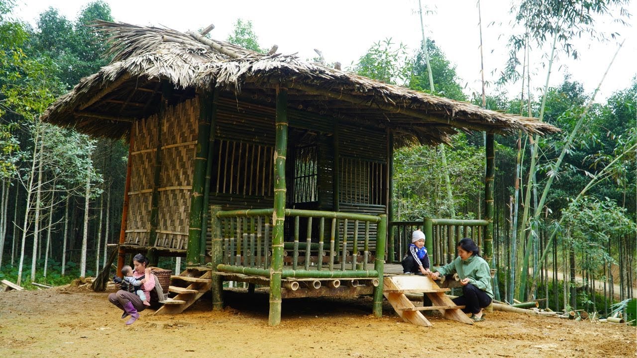 The Life of a Single Mother: 3 Months Building a Bamboo House and Foraging to Raise Her Child