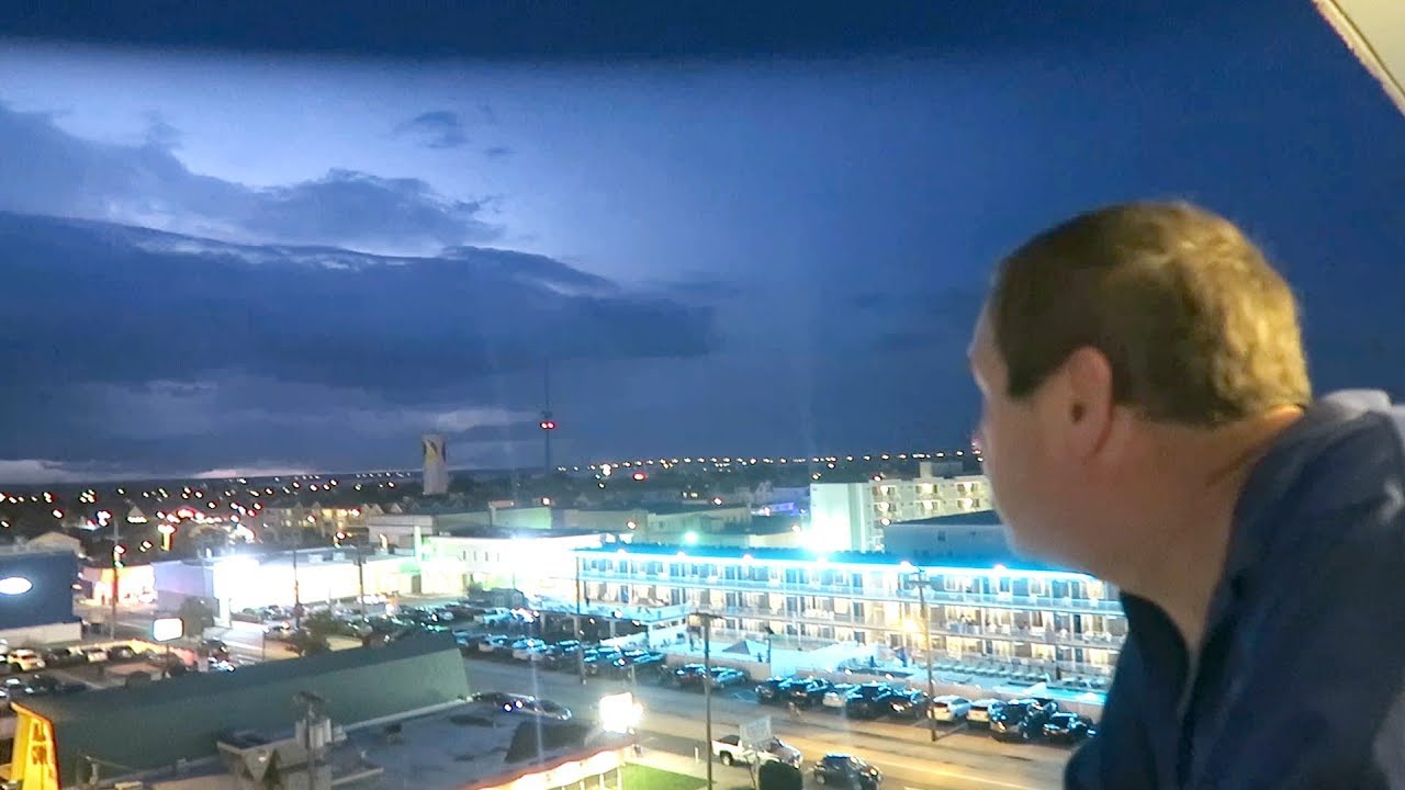 SCARY FLASHING SKY AT WILDWOOD! (Vacation in Wildwood Day 1)