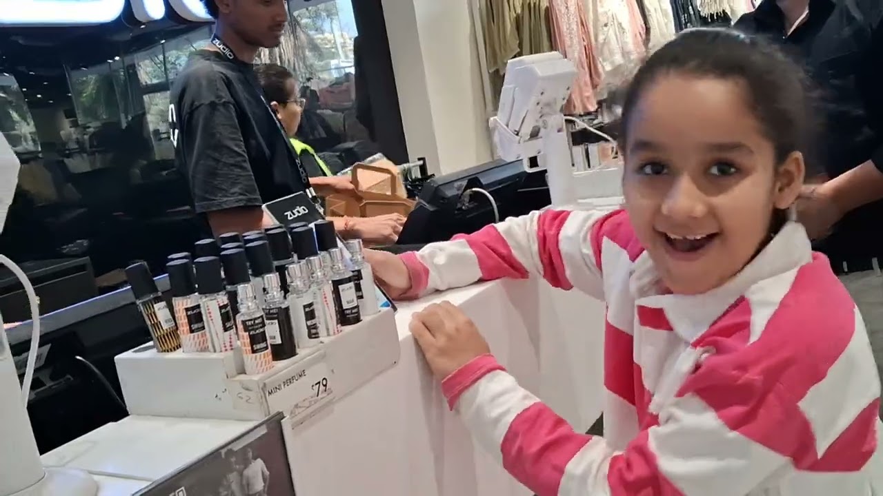 Pari Ki Shopping 🛍 Ni Khatam Ho Rahi Hai  🫣🤭