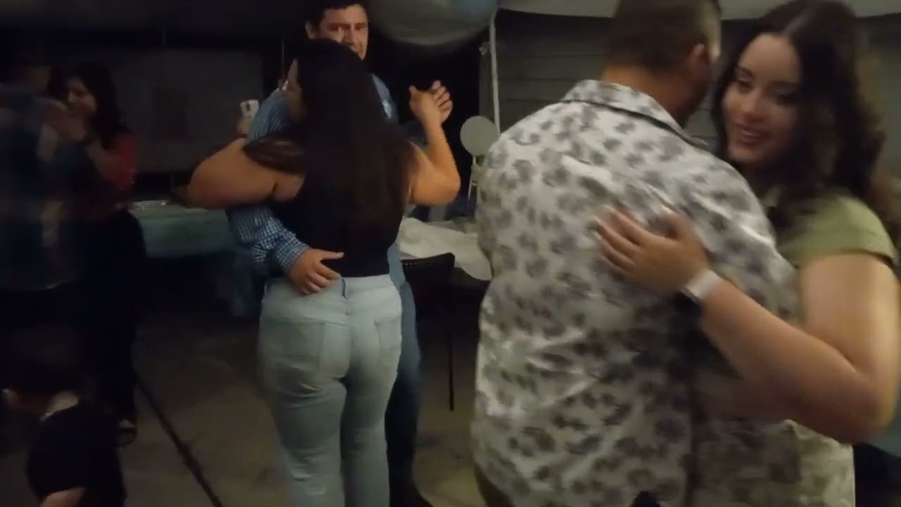 asi bailan los Dela sierra mi jente animo chabalada puro Durango y michoacán