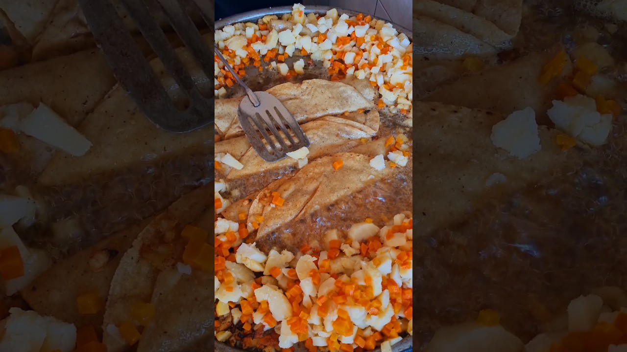las famosas FLAUTAS de #uriangato video completo en mi muro 👇 #tacos  #tacosdorados