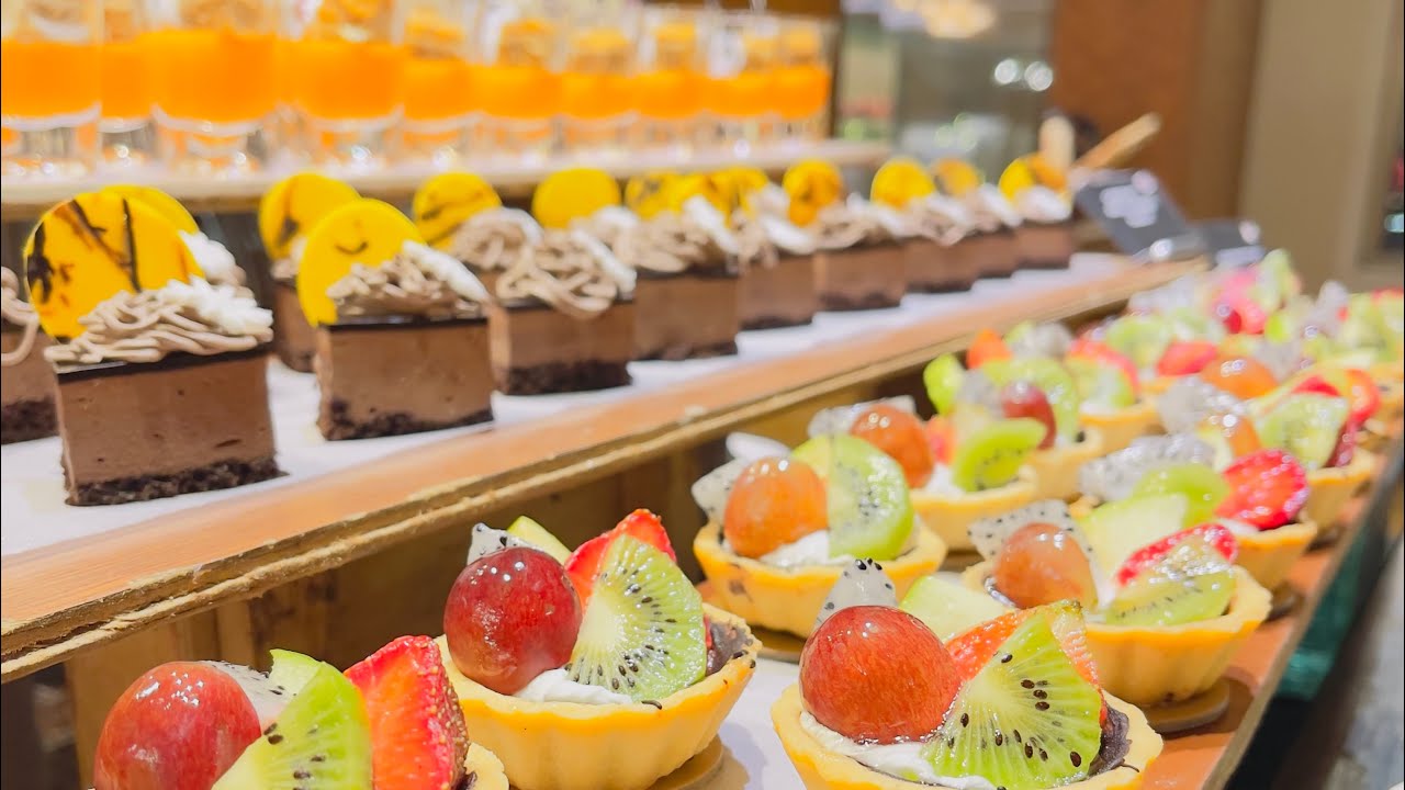 Radisson Blu hotel Hyderabad. Grand dinner tour with menu.