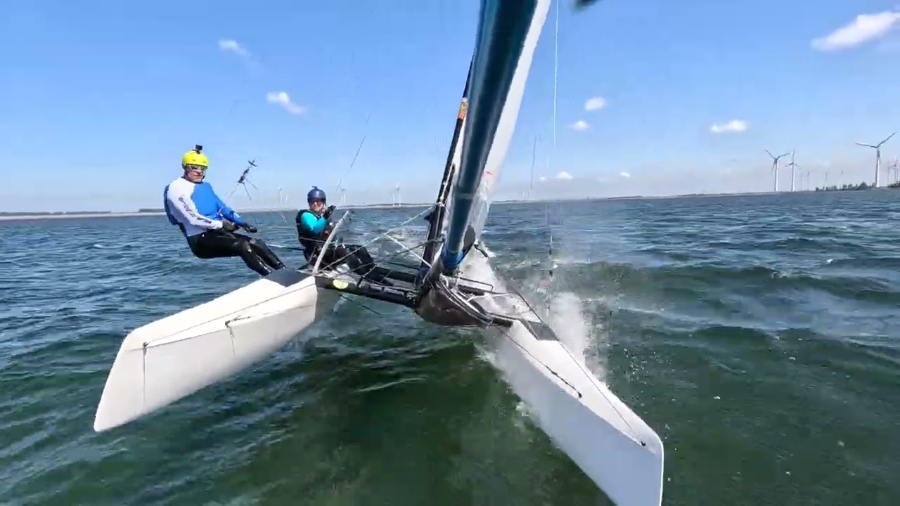 Nacra F16 Carbon (with c-foils) - N 15-16 knots - beam reach - 40,3 km/h 🚀