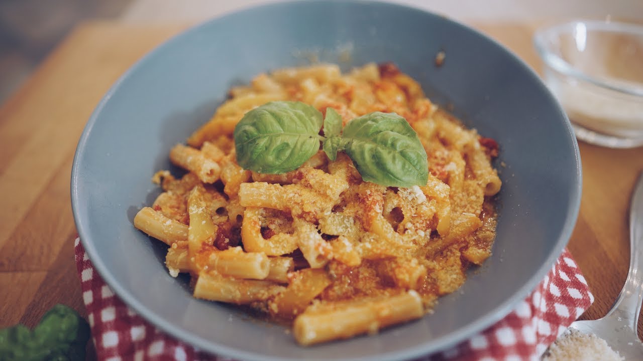 Pasta con peperoni | Primo piatto gustoso e veloce