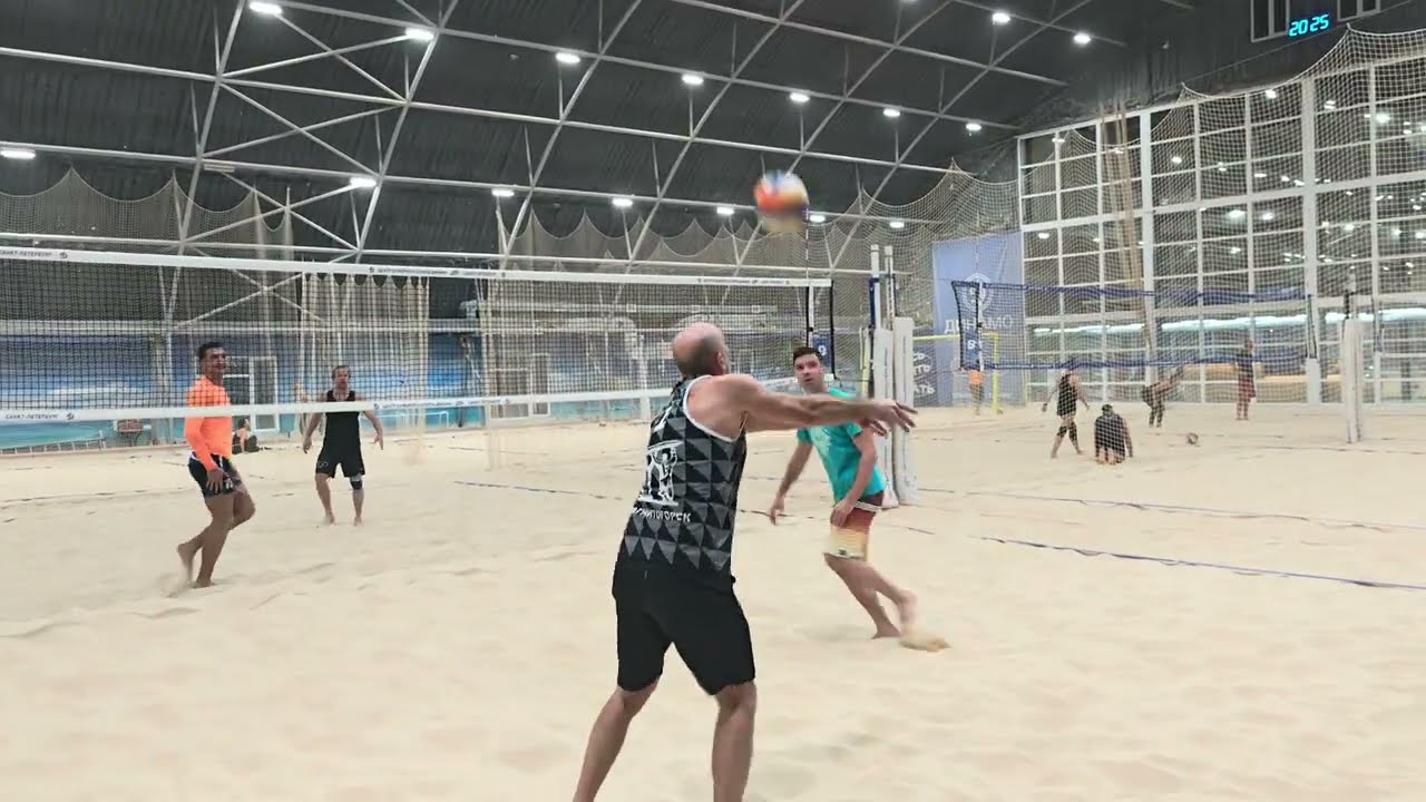 Вовка Мороз заглянул на предновогодний огонëк 🏐✌😊
