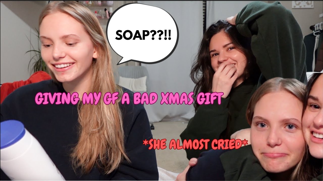 GIVING MY GIRLFRIEND A BAD X-MAS GIFT!! *CUTEST REACTION* VLOG-MAS DAY 12 |Mattie&Jocelyn|