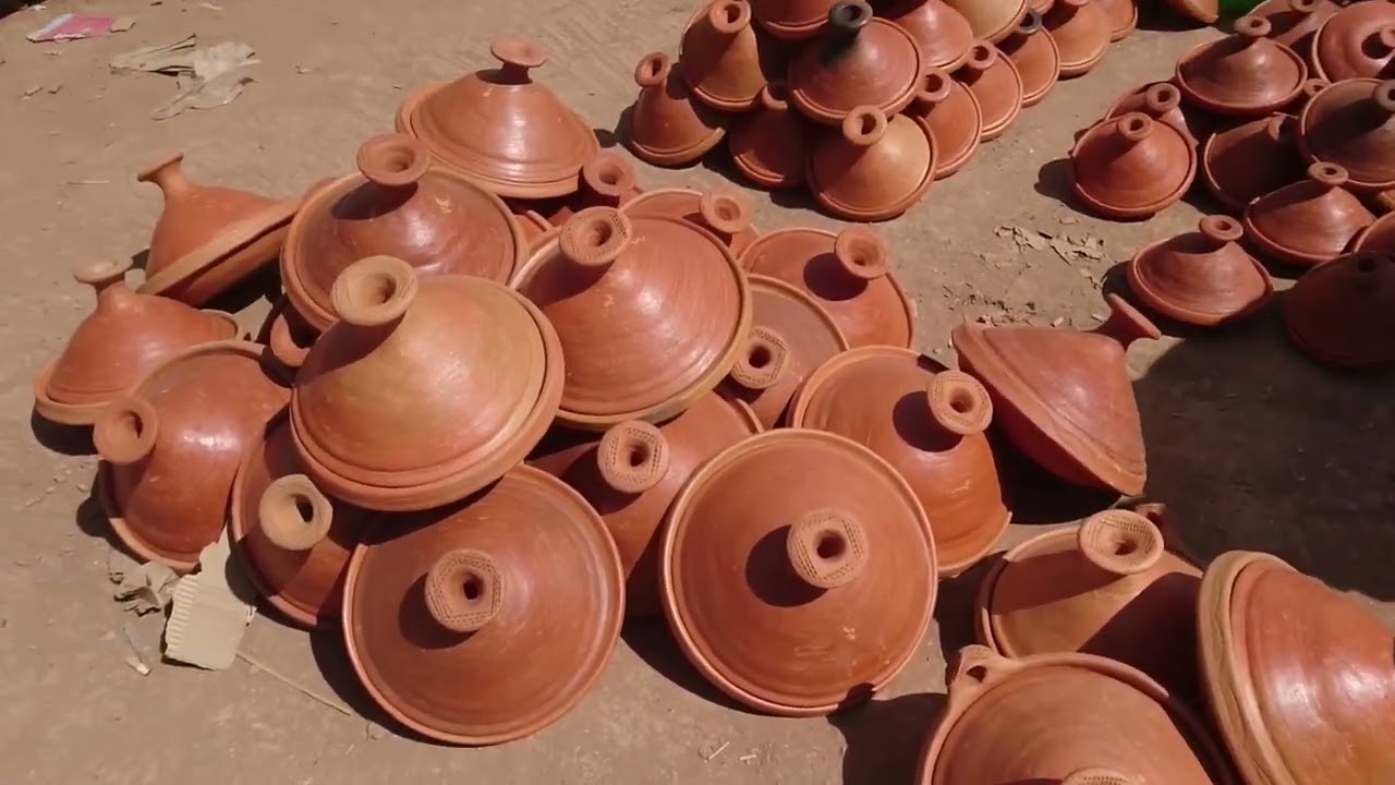صناع الفخار في الدارالبيضاء طريق زناتة المغرب ابداع من الطين لأواني رائعة بثمن مناسب
