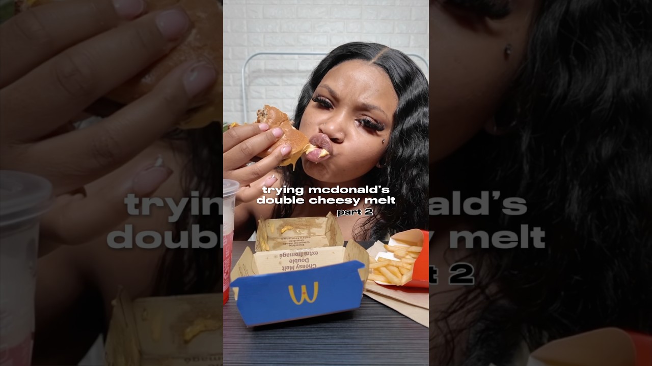 Пробую двойной сырный сэндвич из Макдоналдса 🍔🧀 