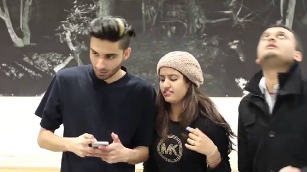 Mix Maza Take a perfect selfie with a girl