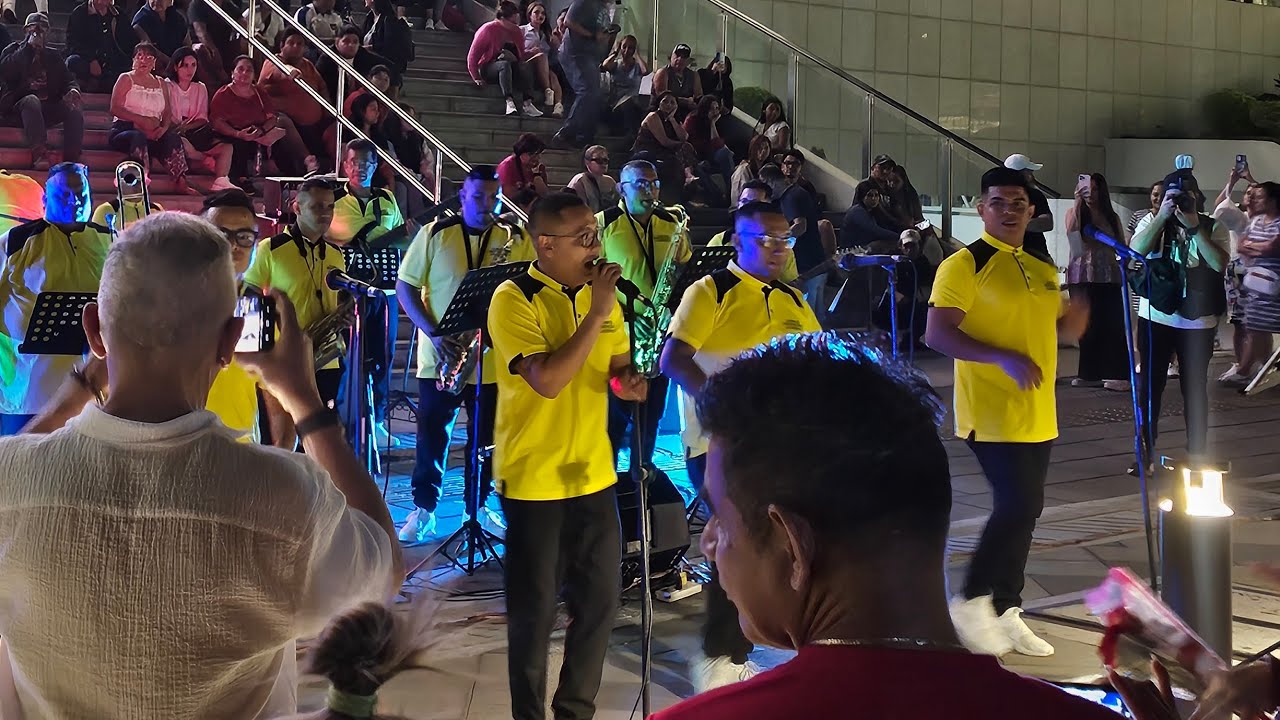 Fiesta el salvador  está en vivo,  a la espera de la orquesta Color esperanza💥💥