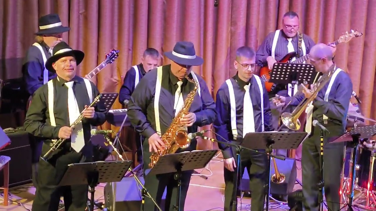 D Ellington & B Rassel “Do Nothing Till You Hear From Me”