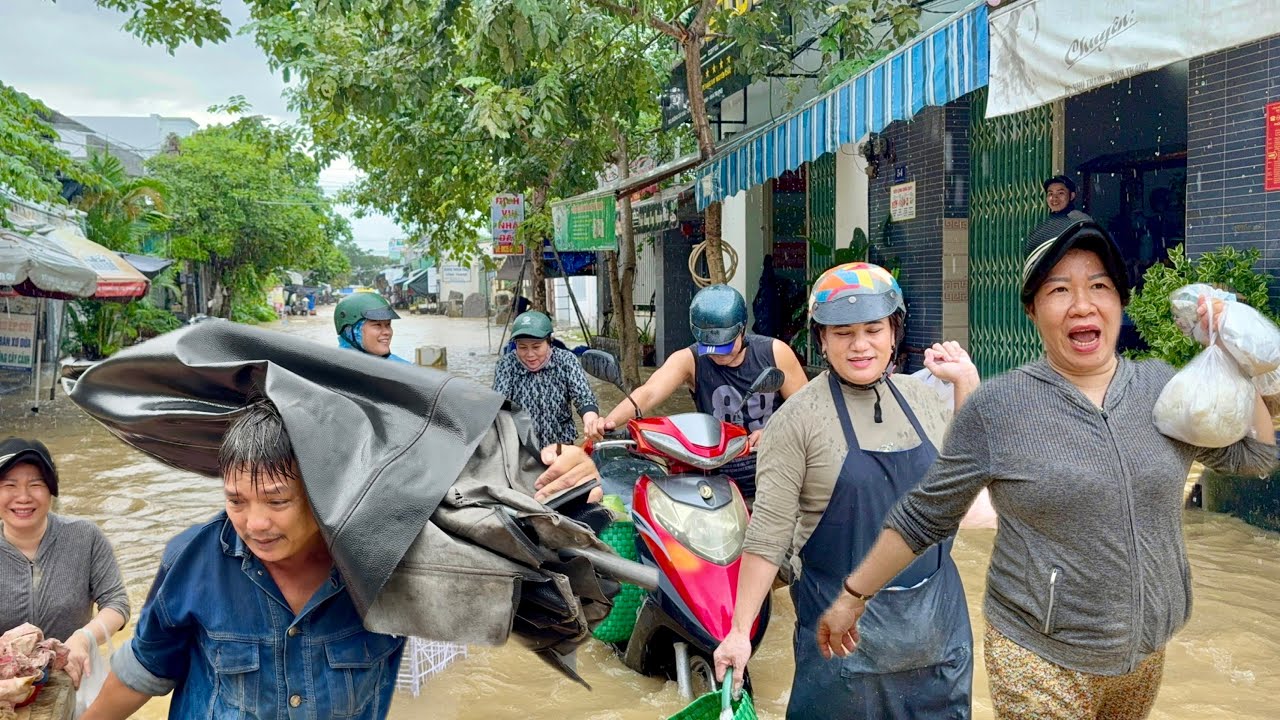 Nha Trang Mưa Lớn Nhiều Con Đường Ngập S&acirc;u | V&ugrave;ng Quen -  Chợ Ga
