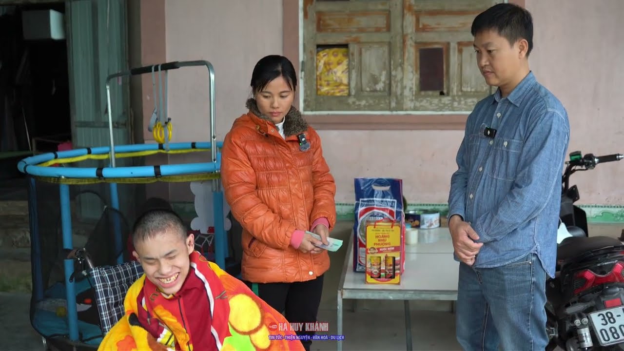 Món quà nhỏ ngày cận tết gửi tới gia đình anh chị Nhẫn Lệ nuôi hai con bị bại não đáng thương...