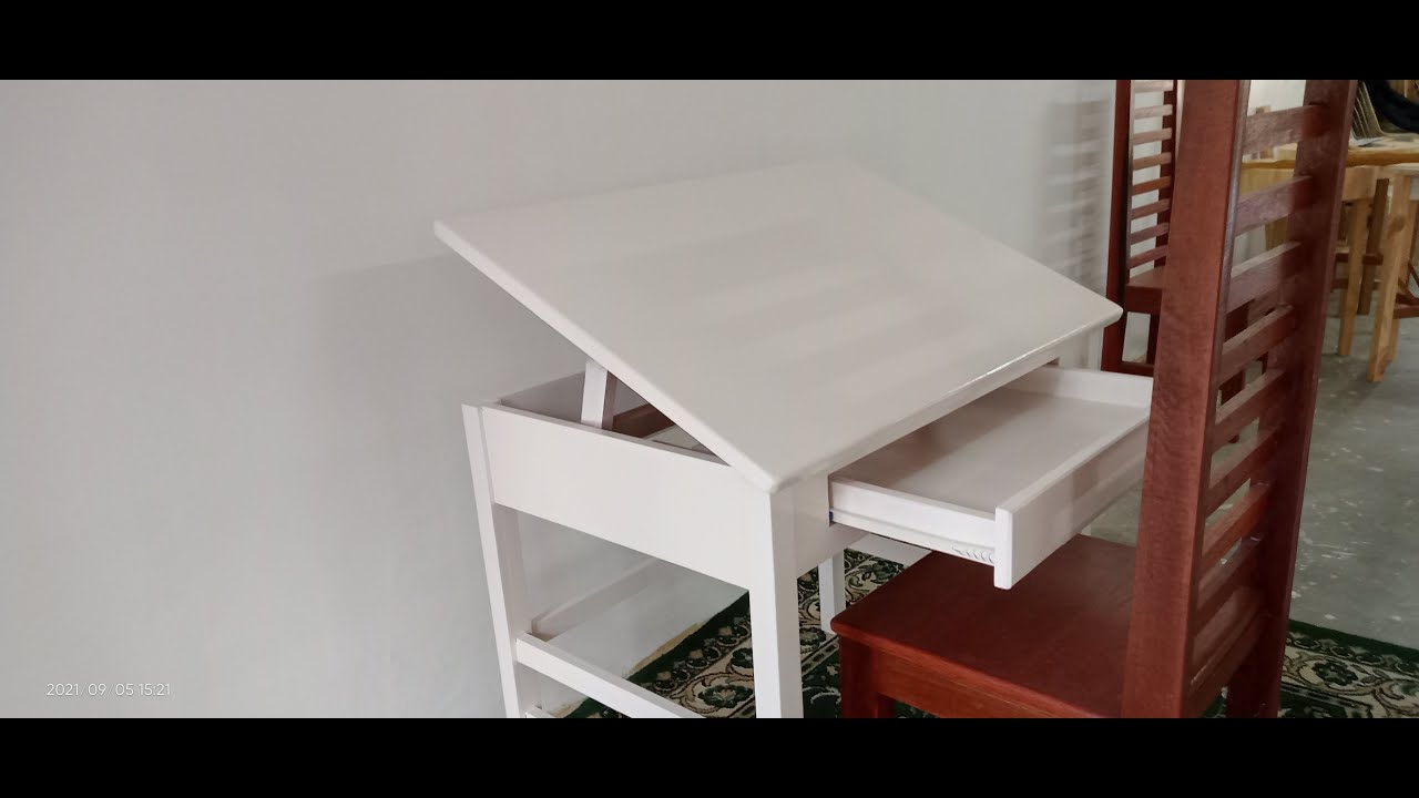 self-adjusting drafting table