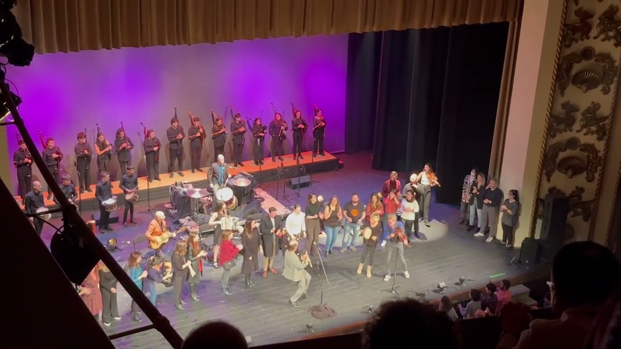 Carlos Núñez en el Teatro Colón (La Coruña) 16/12/2022 (9)