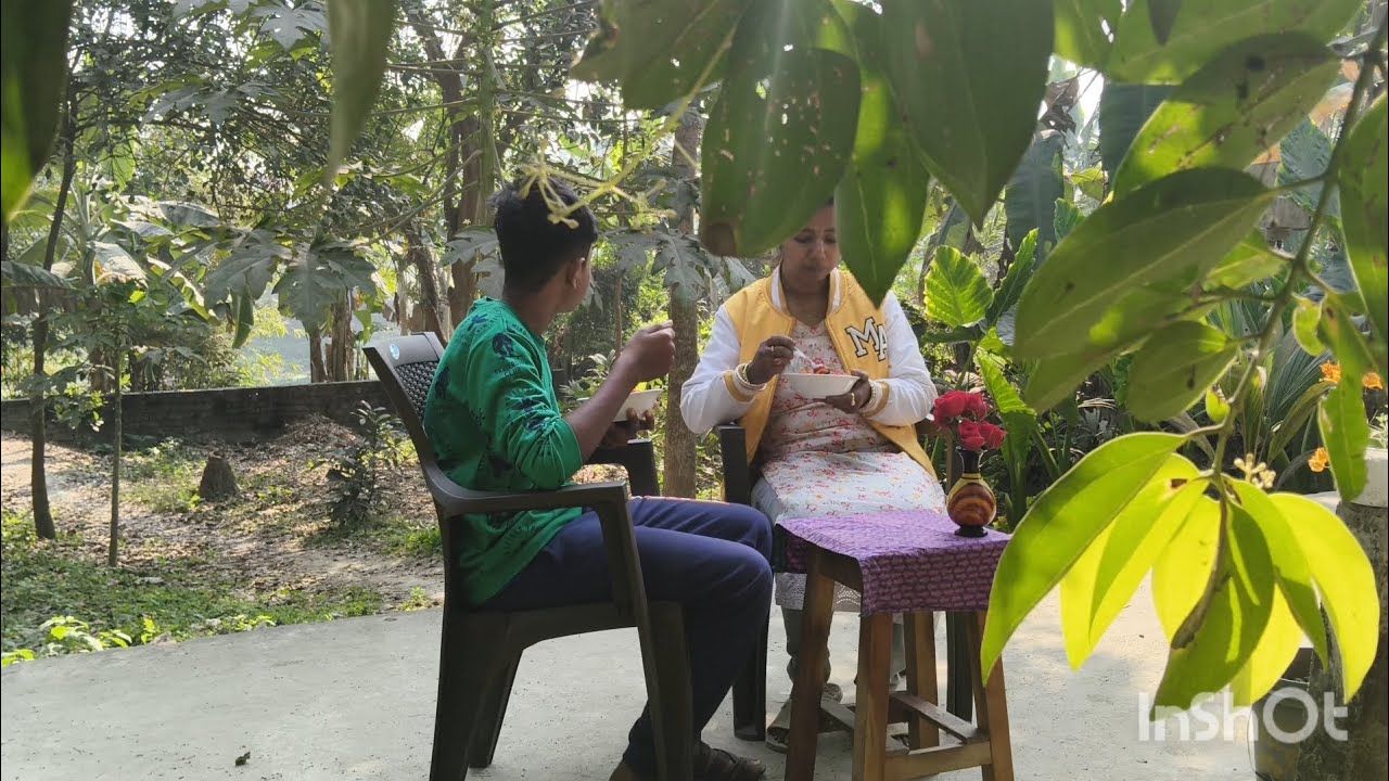 Happy peaceful village life🏡🌿.Cooking veg-polao🫛🍅and mutton rezala🥘for lunch and family moments ❤️ 