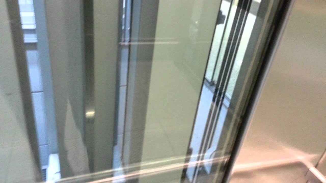 Schindler Aufzüge im Düsseldorfer Flughafen