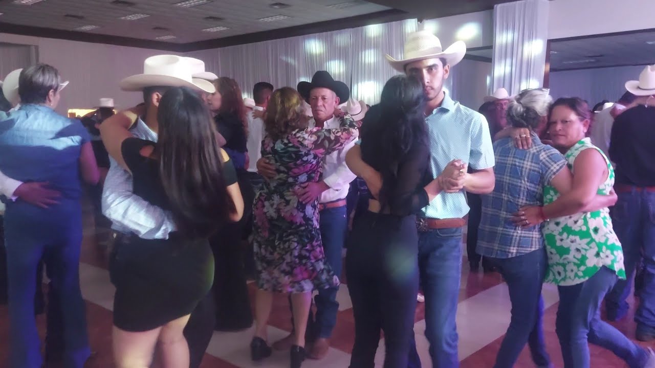 Se Prendió el baile con bonita cumbia de Estilo al Norte