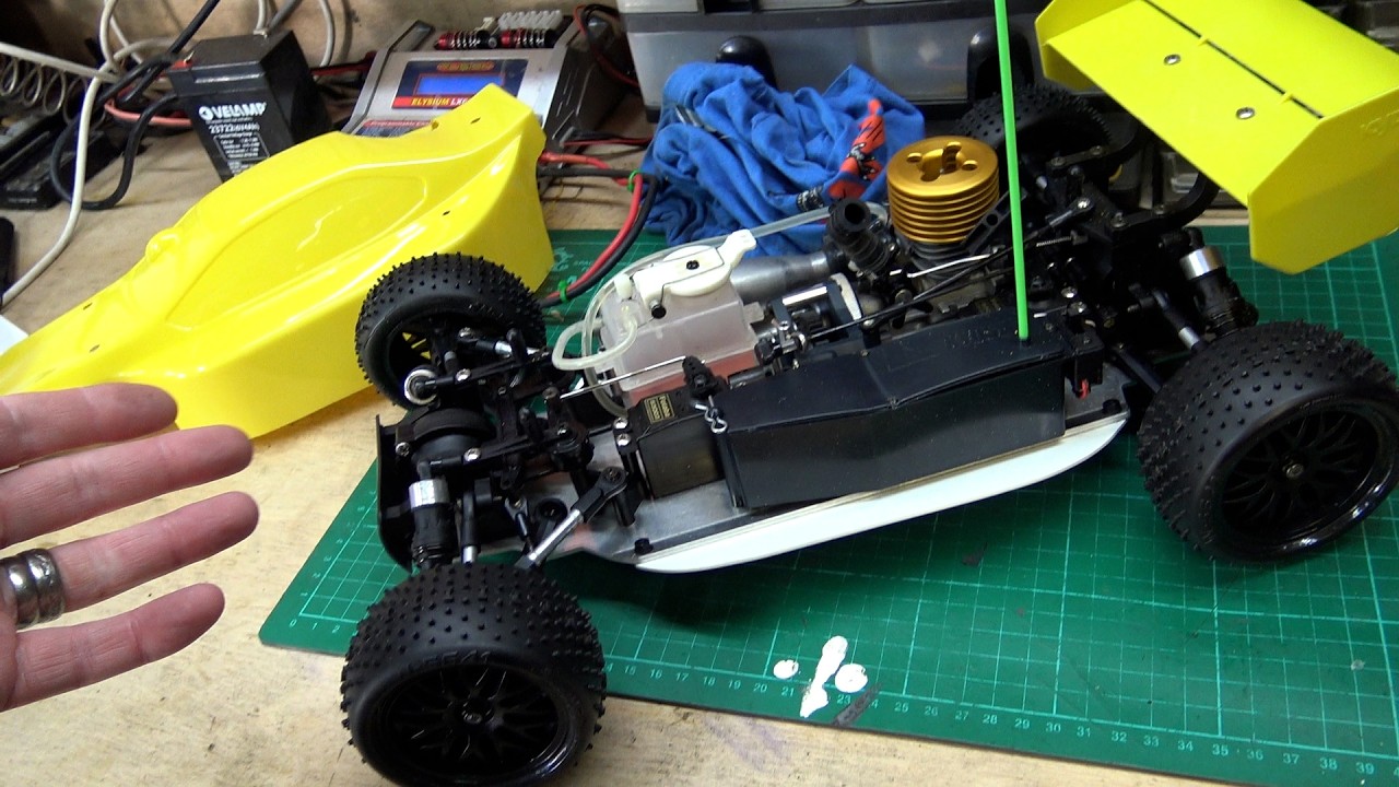 Subscriber Sent Me a VINTAGE NITRO RC BUGGY But WILL IT RUN?