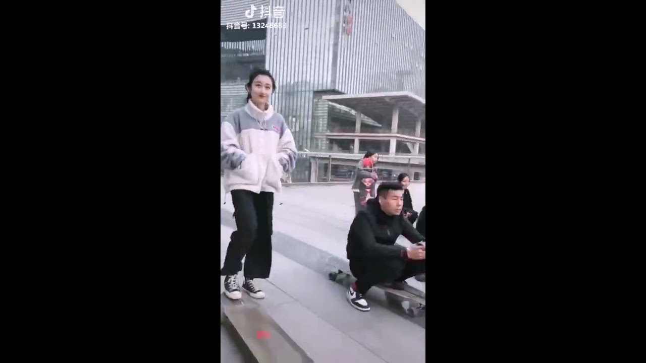 【抖音 TIKTOK 】小姐姐玩長板真的很可愛啊～～#小姐姐
