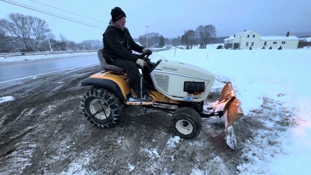 Plowing Snow January 6Th with A Cub Cadet 2086 Super Garden Tractor!