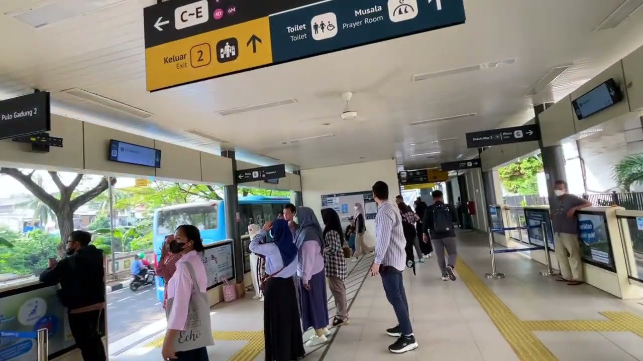 HALTE TRANSJAKARTA MANGGARAI TERHUBUNG PINTU BARAT STASIUN MANGGARAI