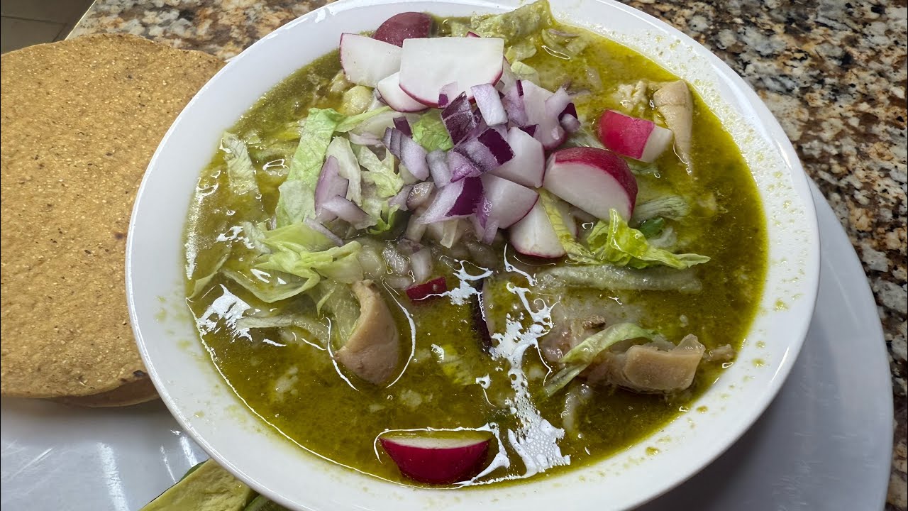 Delicioso pozole verde de puerco