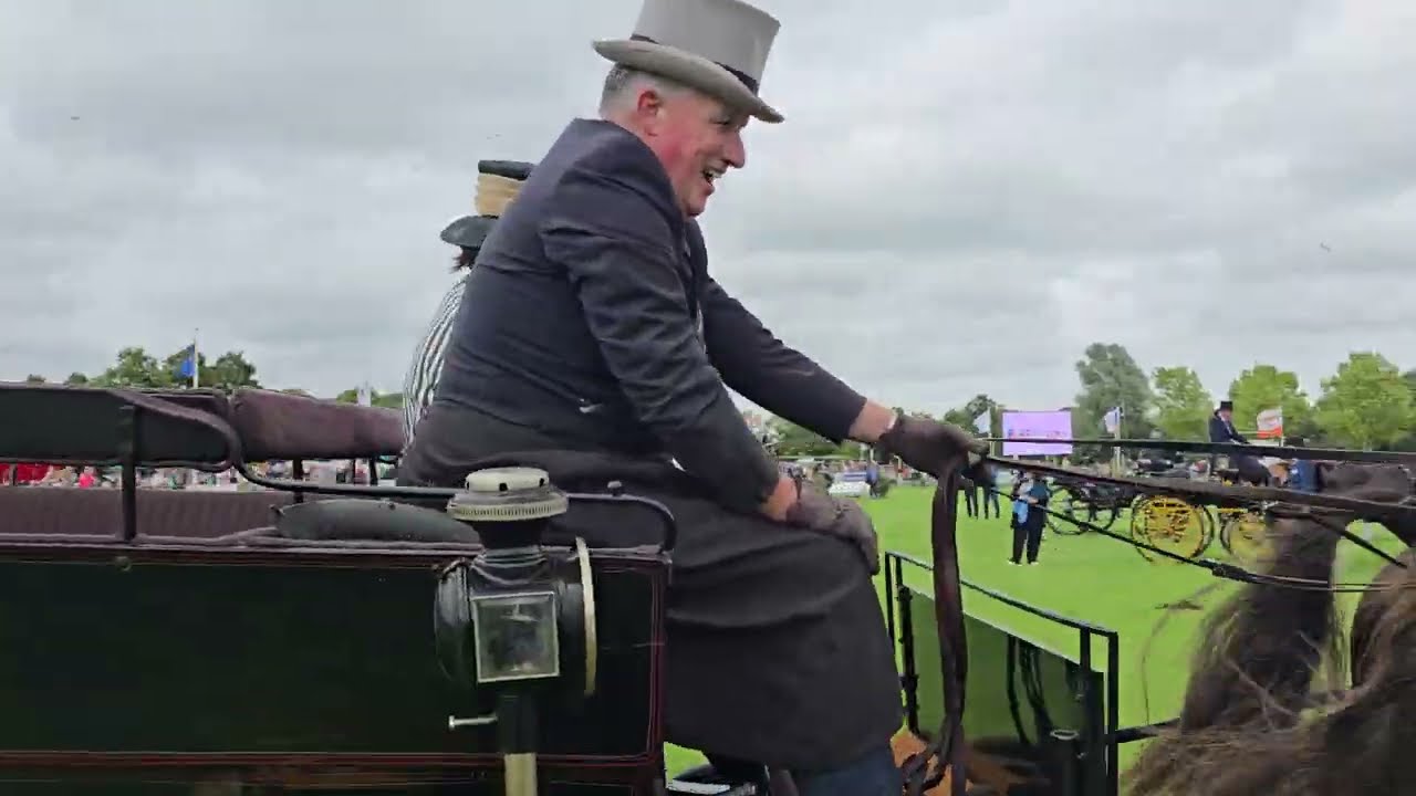 Derk Jan Mekkes wint emotioneel NK Vierspan Tuigpaarden