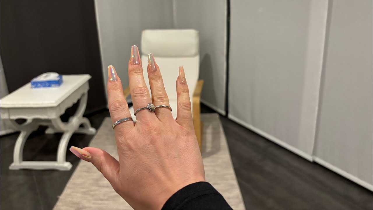 ASMR - NO TALKING - Tapping in my Airbnb furniture