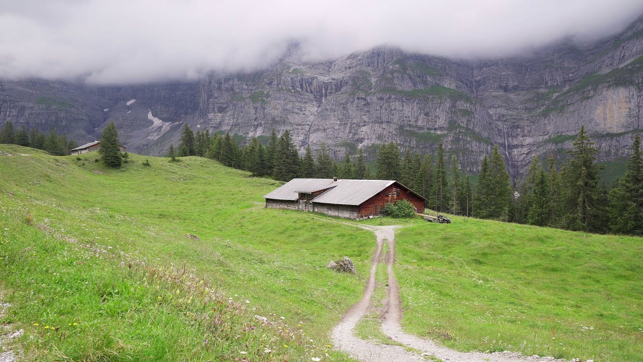 Hiking from Wengen to Kleine scheidegg