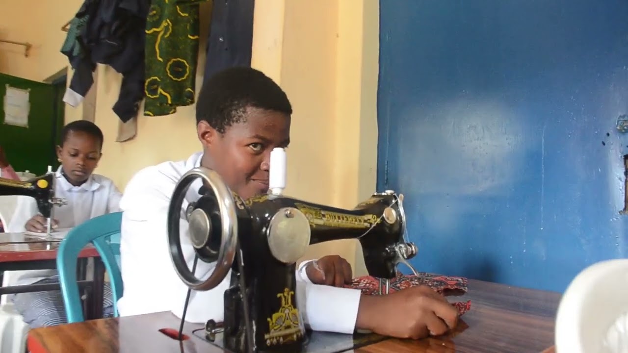 SHULE YA MITINDO NA UBUNIFU WA NGUO ZA AINA ZOTE TANZANIA. 0765696076